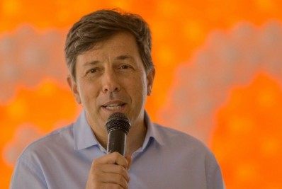 João Amoêdo critica proposta de mudança no STF e compara Bolsonaro a Chávez