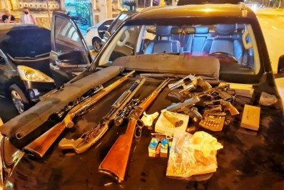Homem é preso com sete armas no carro, em São Gonçalo