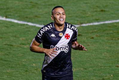 Léo Jabá participa de treino do Vasco e pode voltar contra o Coritiba