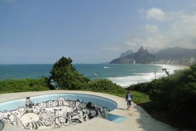 Polícia tenta identificar corpo de homem encontrado no Arpoador