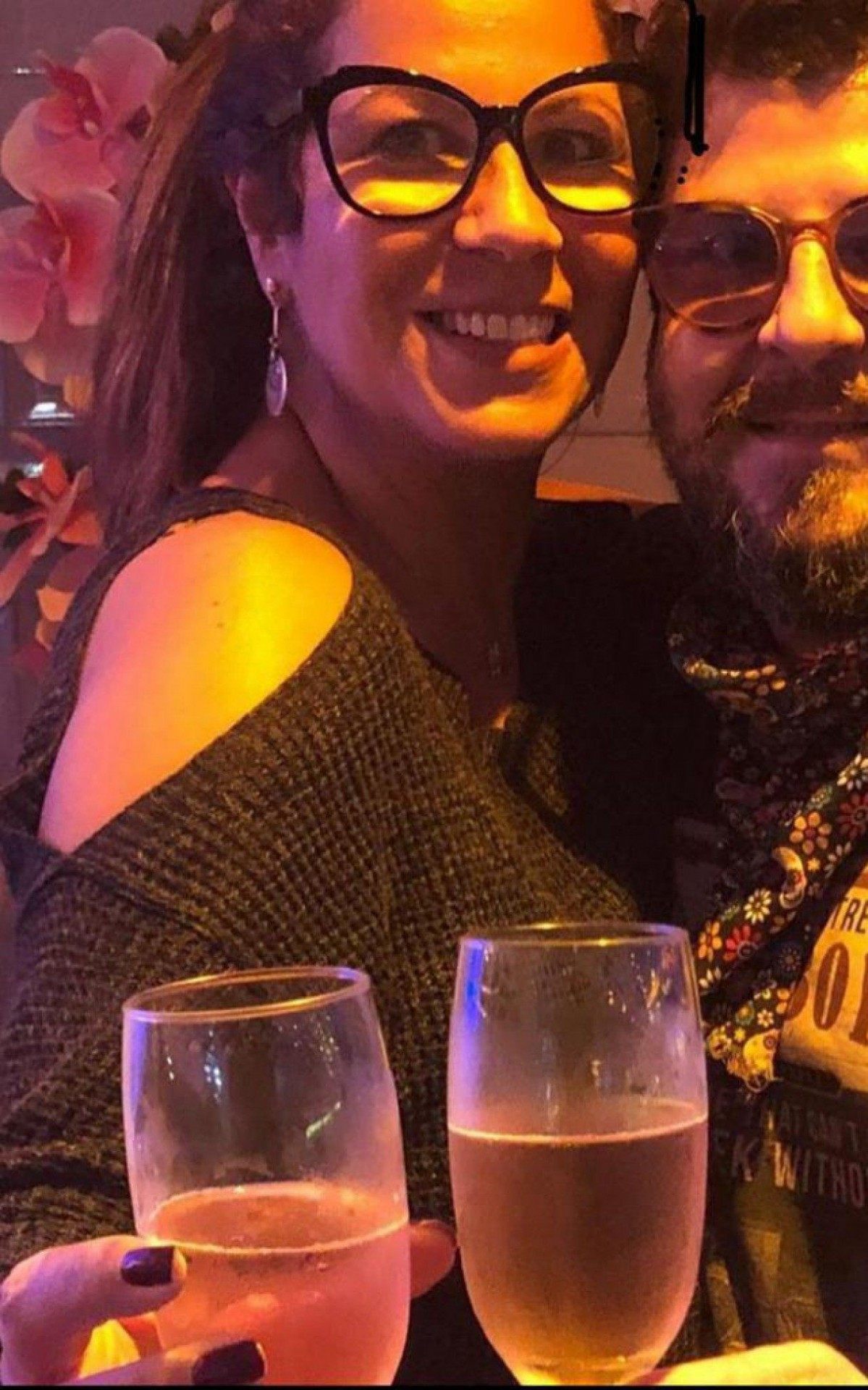 Marido da atriz Carla Daniel morre ao cair da Pedra do Arpoador: 'estou com o cora&ccedil;&atilde;o partido'