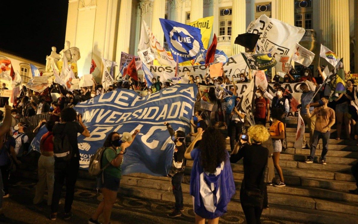 Estudantes mobilizam ato contra o governo federal no Centro do Rio - Cleber Mendes/AgÃªncia O DIA