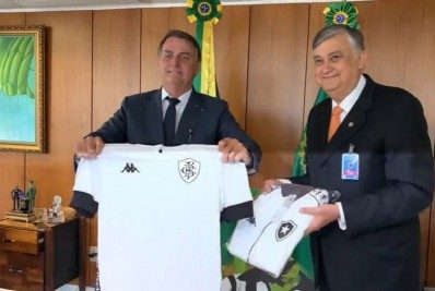 Em encontro sem máscara, presidente do Botafogo agradece Bolsonaro por clube-empresa