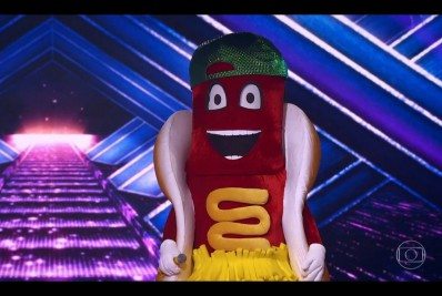 Dogão é o primeiro artista a revelar sua identidade na estreia do The Masked Singer Brasil