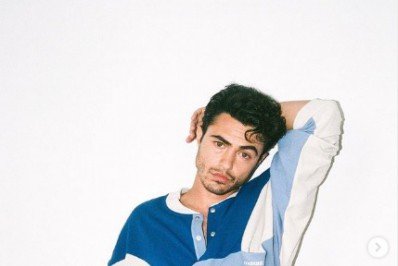 Ator de 'Eu Nunca' revela que já sofreu por ser 'bonito demais'