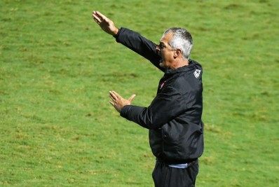 Lisca minimiza partida ruim do Vasco e exalta conquista dos três pontos: 'Muito feliz'