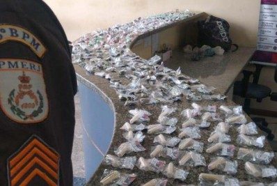 Adolescente apreendido escondia grande quantidade de drogas em casa