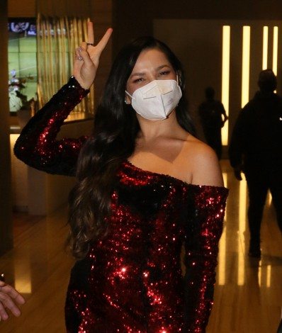 Juliette posa com fãs após deixar live - Ag. News