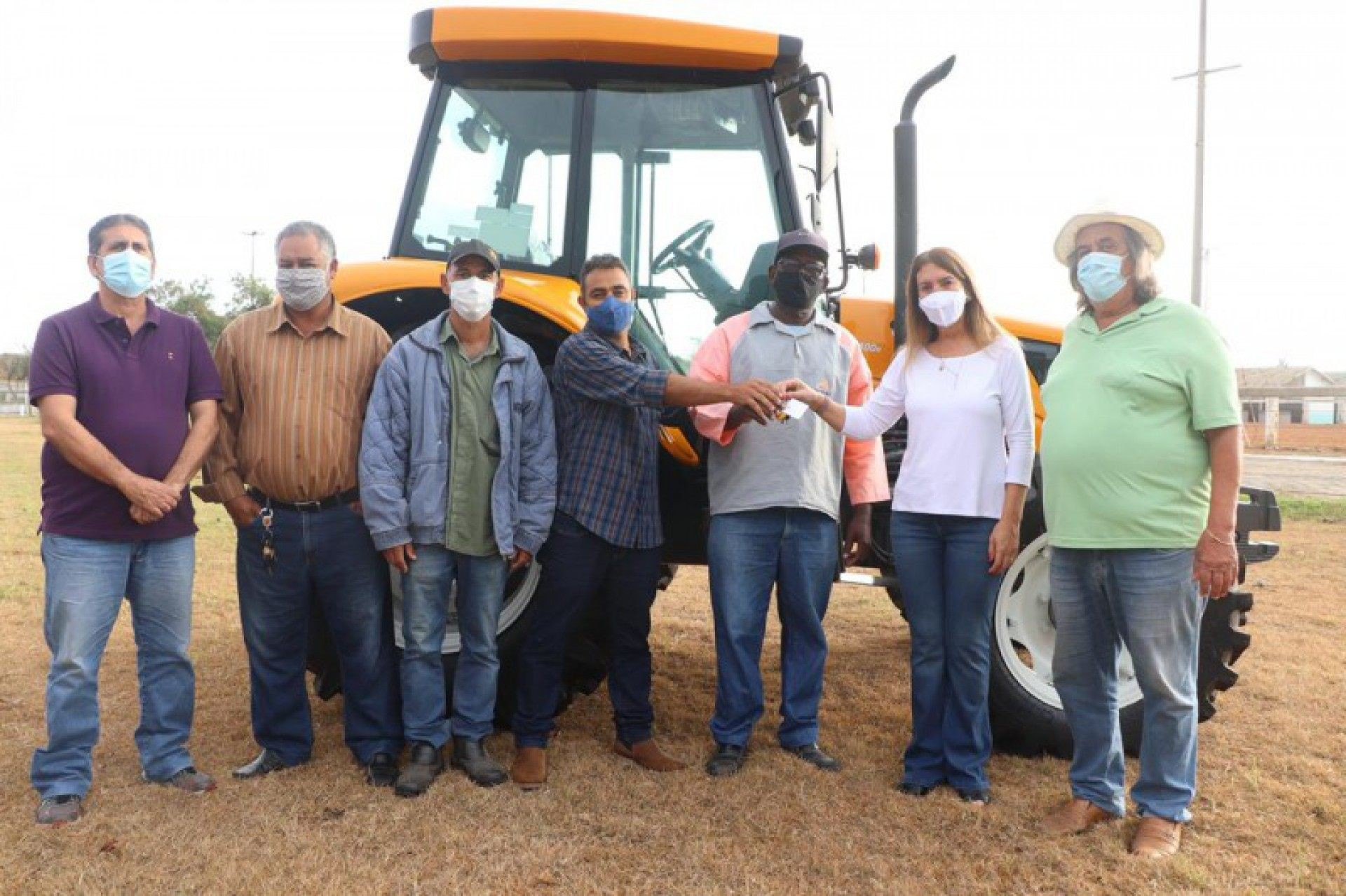 Prefeitura de Quissam&atilde; refor&ccedil;a frota da Agricultura com trator 0km