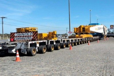 Passagem de carreta superdimensionada com peça de termoelétrica pela BR-101, entre Macaé e Campos, é adiada