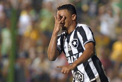 Atacante celebra aniversário de 117 anos do Botafogo e destaca: ‘Espero retornar um dia e ser muito feliz novamente’