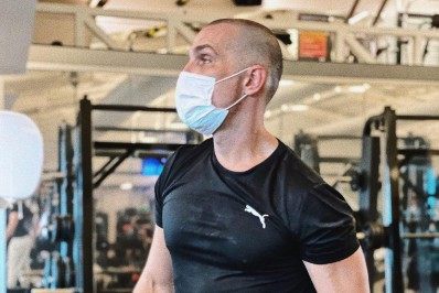 Igor Rickli exibe peitoral definido e recebe elogios 'ousados': 'O pai tá on'