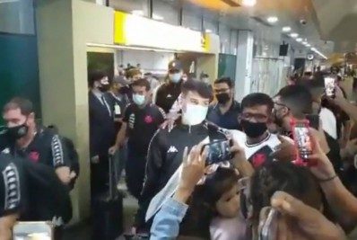 Vasco é recepcionado pela torcida antes de duelo contra o Remo, em Belém