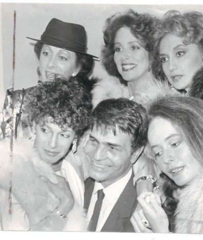 Tarcisio Meira durante a novela Guerra dos Sexos em Agosto de 1983
Araci Balabanian , Irene Ravache, Eva Vilma, Suzana Vieira, Tarcisio Meira e Rene de Vielmon - Arquivo O Dia