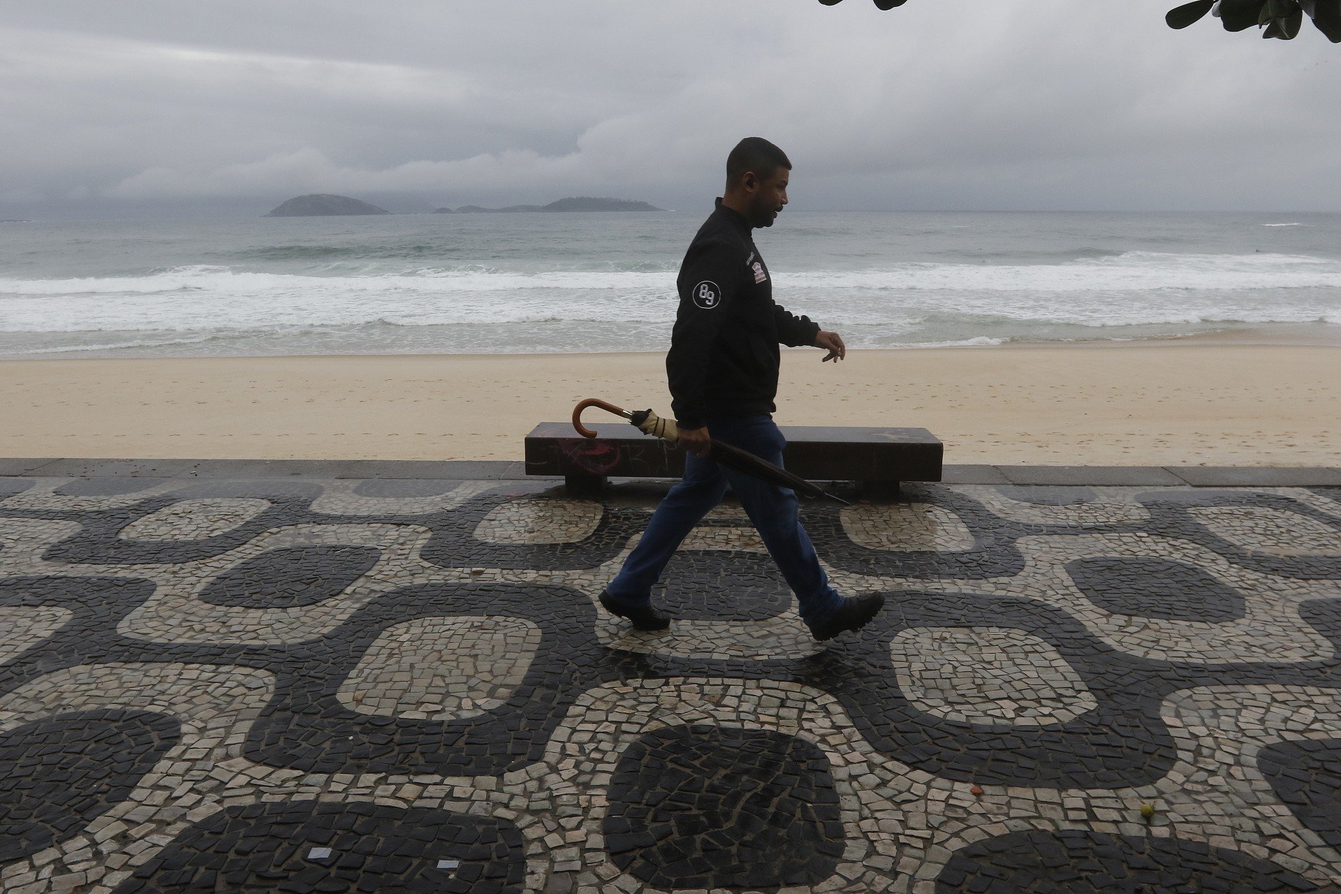 Domingo no Rio é de céu nublado e chuva; confira a previsão para a semana