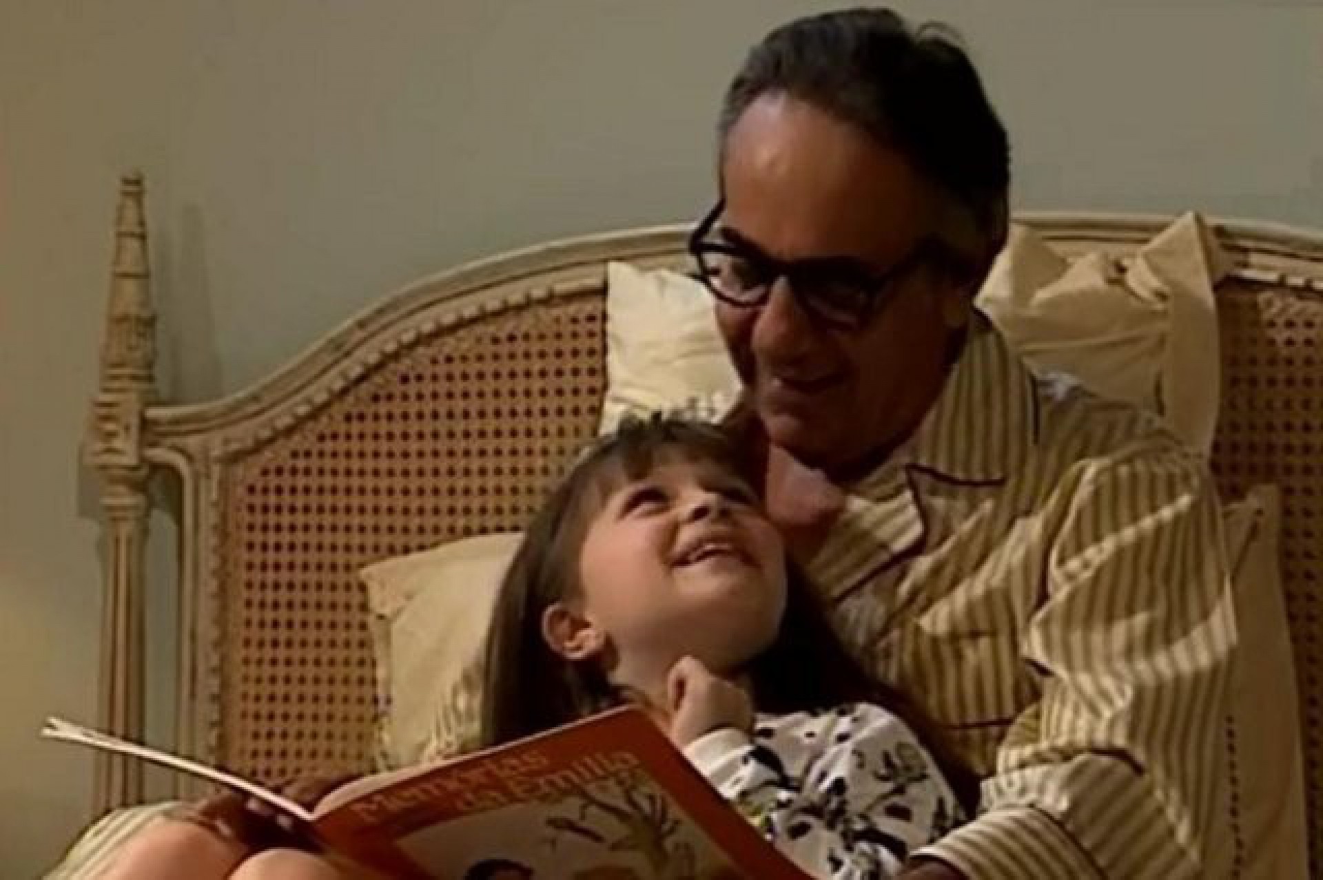 Cecília Dassi em cena com Paulo José em 'Por Amor' - Reprodução