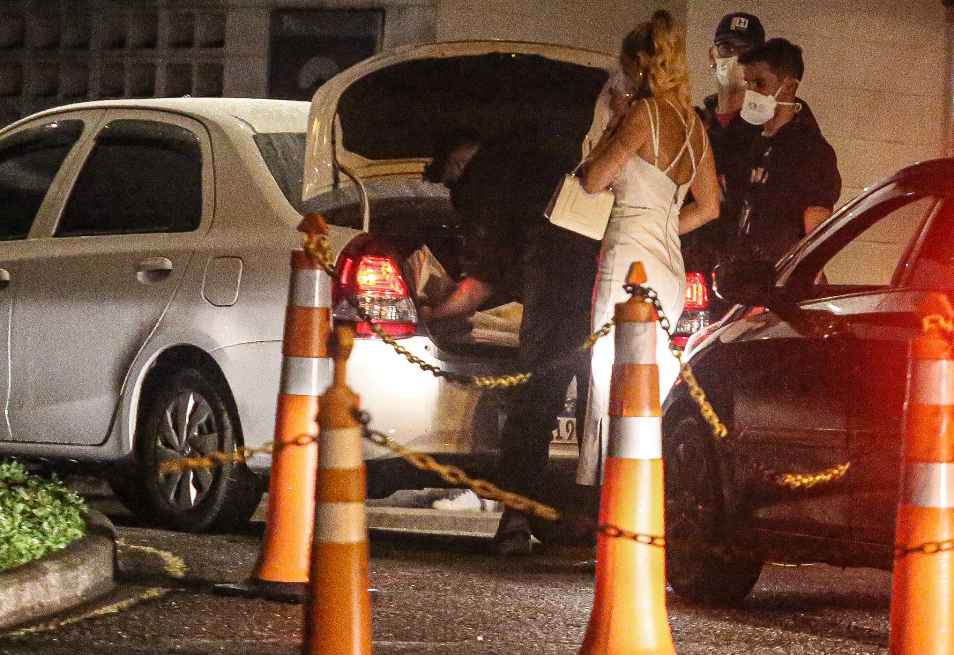 Lívia Andrade deixa os Estúdios Globo, na Zona Oeste do Rio, na noite desta quarta-feira - Ag. News