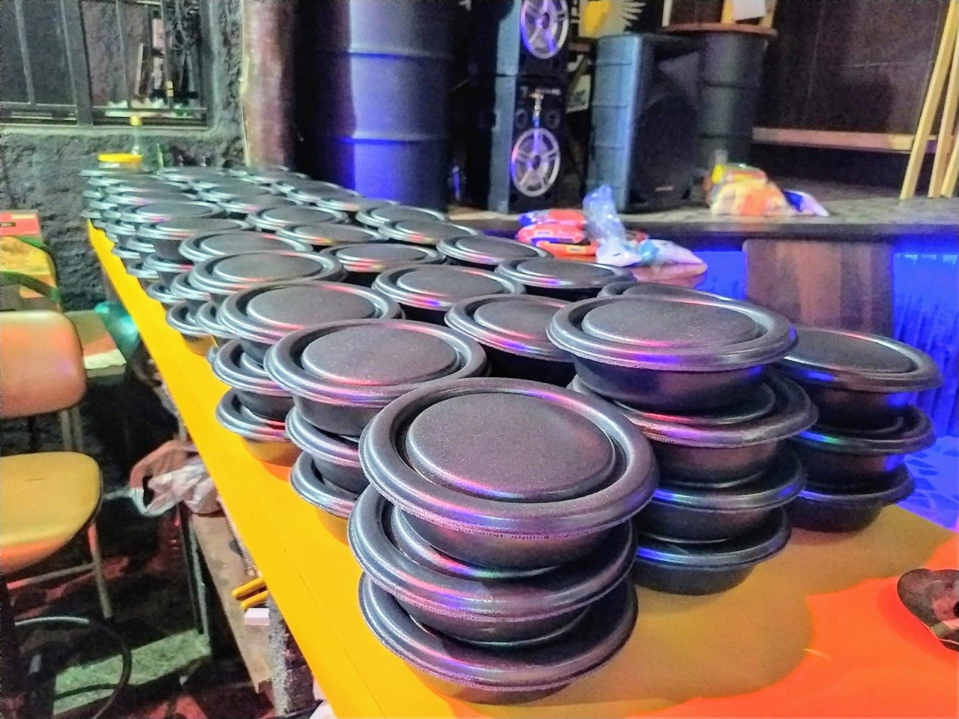 Mais de 1200 quentinhas j&aacute; foram distribu&iacute;das pelo grupo - Divulga&ccedil;&atilde;o