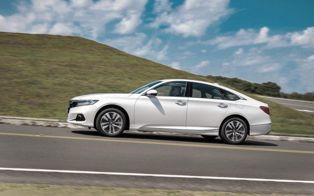 Design lateral tem atualiza&ccedil;&atilde;o gra&ccedil;as as rodas aro 17 polegadas com detalhes agora em preto