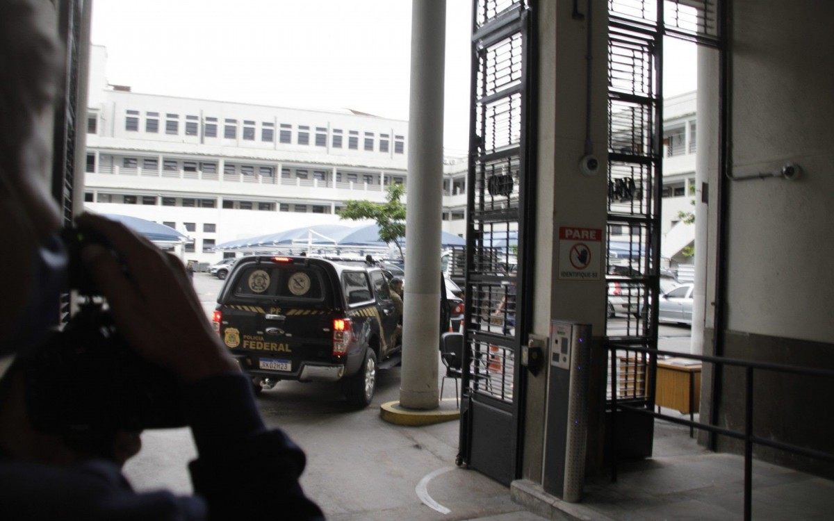 Chegada de Roberto Jefferson na Policia Federal na Praça Maua, Zona Portuaria do Rio de Janeiro nesta sexta(13)