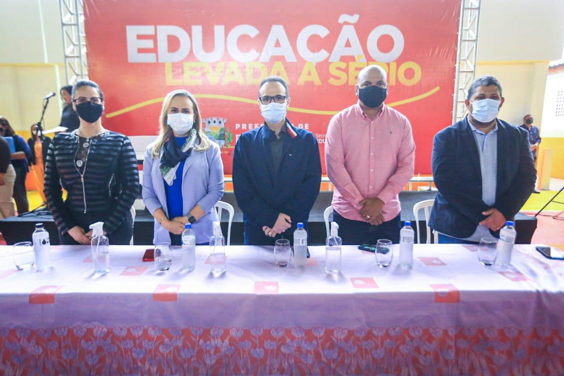 Tati Ervite, Daniela do Waguinho, Denis Macedo, Sidney Canella e Nuna no lan&ccedil;amento do projeto Sementes do Amanh&atilde; - Rafael Barreto / PMBR