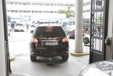 PF cumpre mandados de busca e apreensão em Niterói 