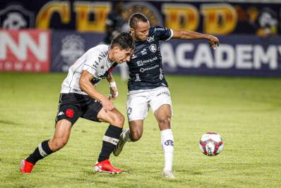 Lisca lamenta queda de rendimento do Vasco, que volta a atuar mal: 'não estávamos com a mesma competitividade'