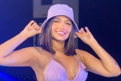 Ex-BBB Flay exibe barriga trincada em vídeo dançando: 'Mulherão'