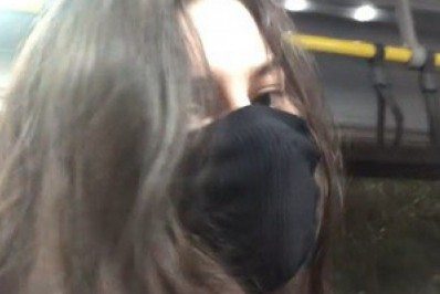 Mulher expulsa homem de ônibus após ser assediada