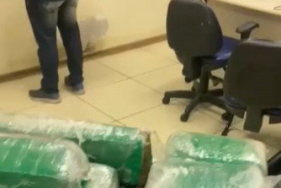 Vídeo: Suspeito morre após confronto com policiais em Caxias