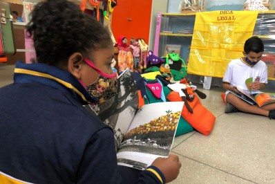 Escolas de Itaguaí recebem 3,7 mil livros por meio do programa Rotas e Redes Literárias