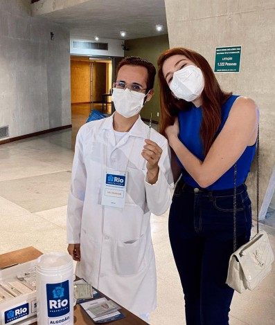 Ana Clara recebe primeira dose da vacina contra covid - Reprodução