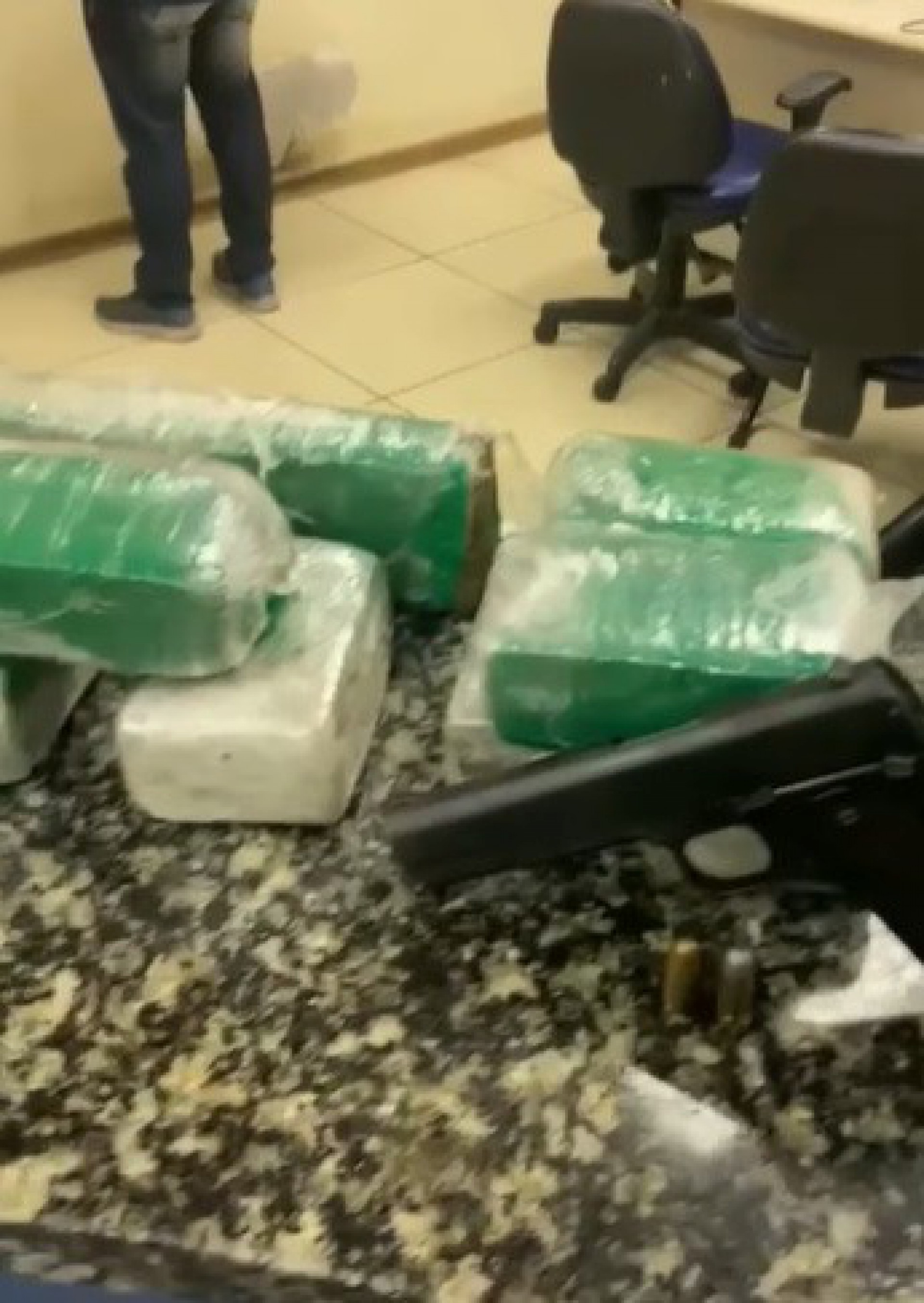 V&iacute;deo: Suspeito morre ap&oacute;s confronto com policiais em Caxias