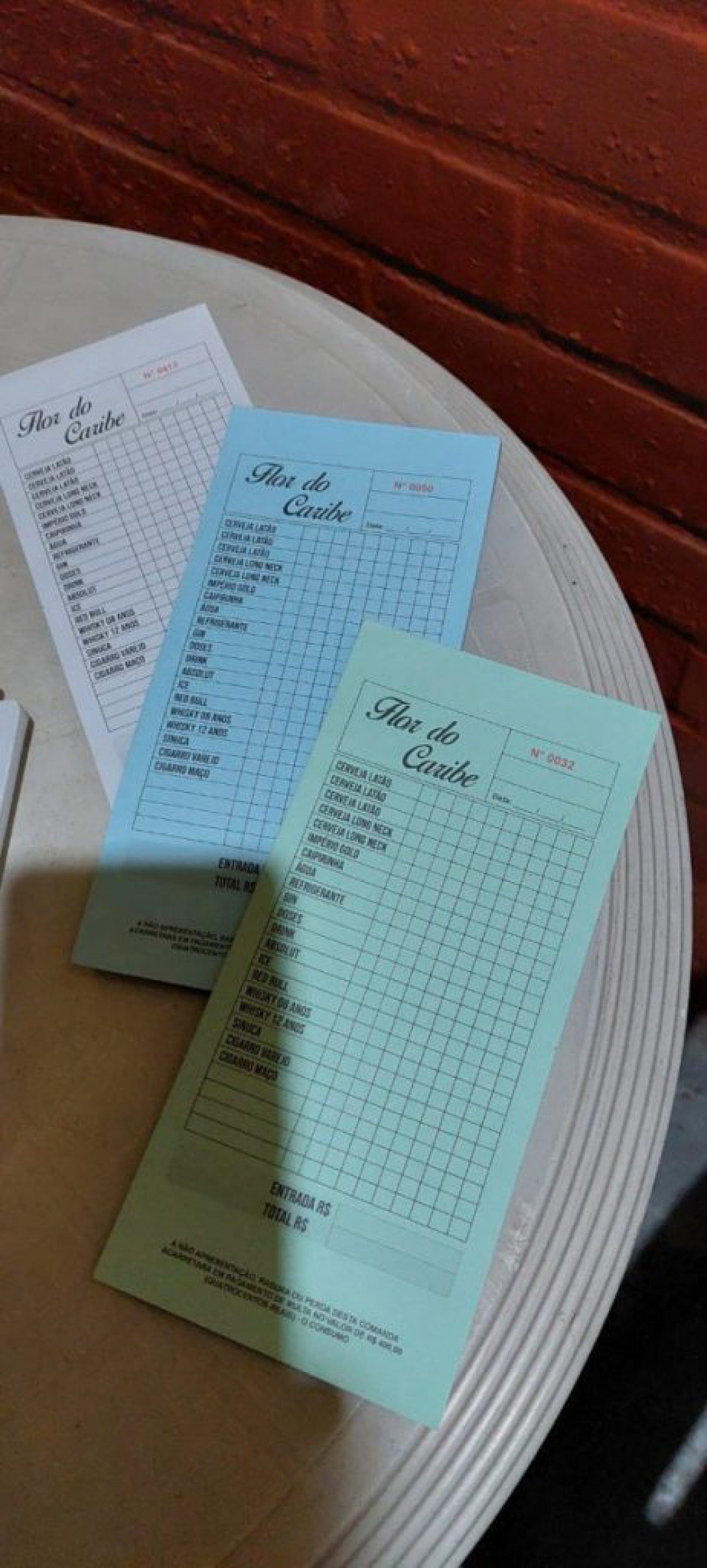 Em um dos estabelecimentos, os agentes flagraram muita sujeira e equipamentos de cozinha em péssimas condições - Letycia Rocha (RC24h)