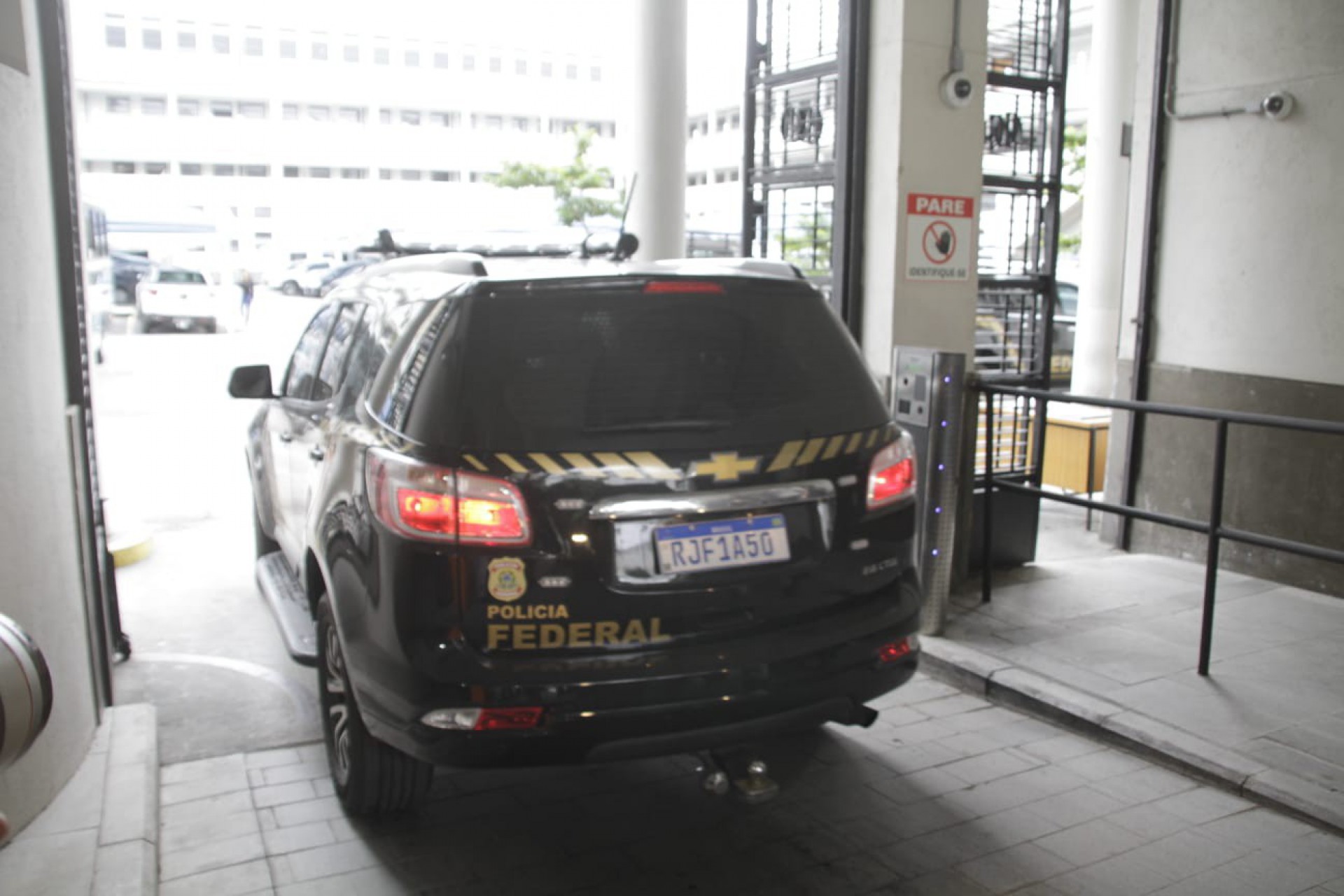 Ex-deputado Roberto Jefferson chega &agrave; superintend&ecirc;ncia da PF no Rio