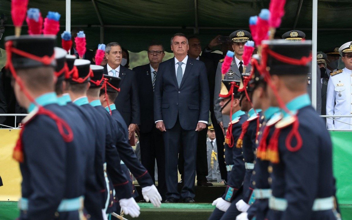 Bolsonaro participa de evento em Academia Militar no sul fluminense - Marcos Correa