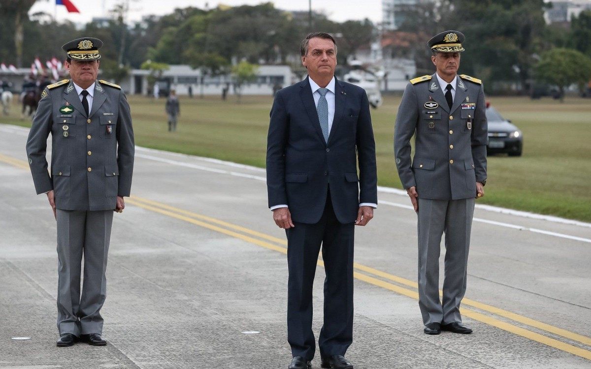 Bolsonaro participa de evento em Academia Militar no sul fluminense