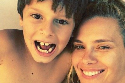 Carol Dieckmann se declara no aniversário do filho: 'Eu transbordo você'