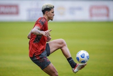 Pedro treina novamente com o elenco do Flamengo e está confirmado em jogo contra o Sport