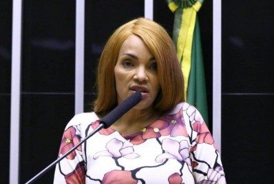 Flordelis diz estar sofrendo ameaças e extorsão por outras presas e agentes penais na cadeia