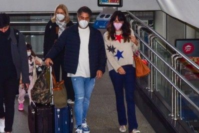 Após chorar no 'Encontro', Marcos Mion desembarca em SP