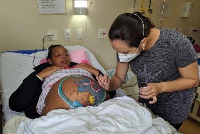 Arte gestacional faz a alegria de gestantes no Hospital Alcides Carneiro