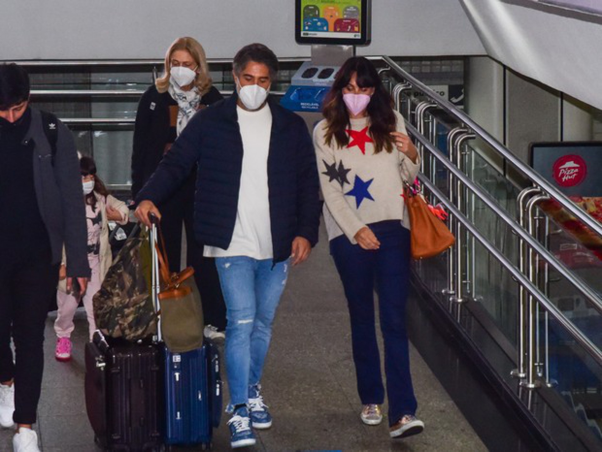Marcos Mion desembarca com a esposa, Suzana Gullo, em aeroporto de São Paulo - Leo Franco/Agnews