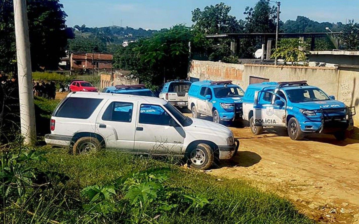 Policiais militares do 39&ordm; BPM (Belford Roxo) refor&ccedil;aram a seguran&ccedil;a na &aacute;rea