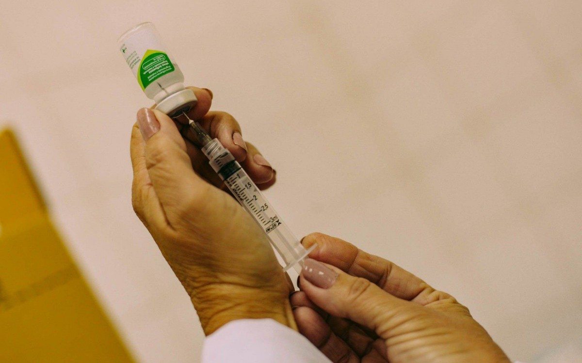 Faixas etárias anteriores, que não receberam a dose no período divulgado, devem procurar as unidades de saúde específicas para imunização contra a gripe para receber a vacina - Internet
