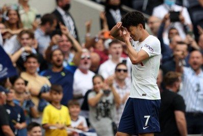Tottenham carimba a faixa do City no jogo mais aguardado da abertura do Inglês
