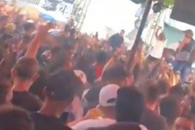 Bailes funk registram aglomeração no Complexo da Penha e na Tijuca