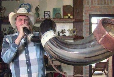 Cantor Sérgio Reis e deputado Otoni de Paula são alvos da PF