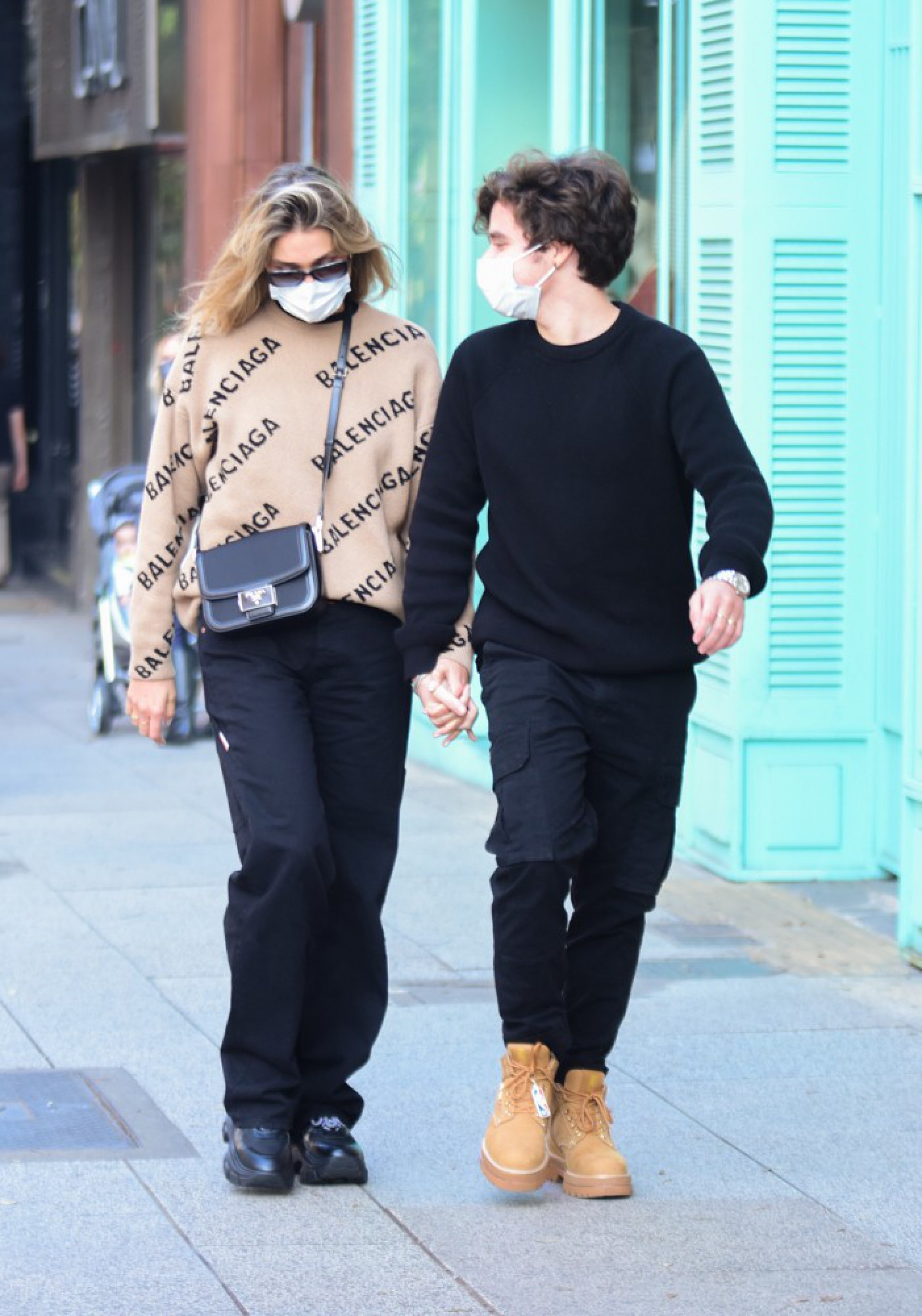 Sasha Meneghel e João Figueiredo passeiam por bairro nobre de São Paulo - Leo Franco/AgNews