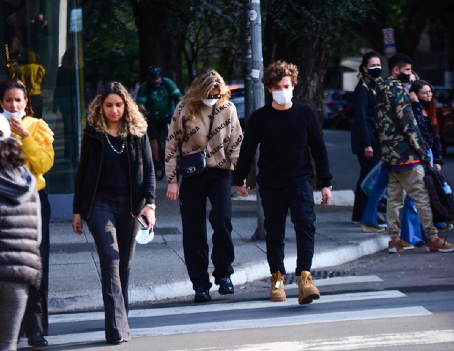 Sasha Meneghel e João Figueiredo passeiam por bairro nobre de São Paulo - Leo Franco/AgNews